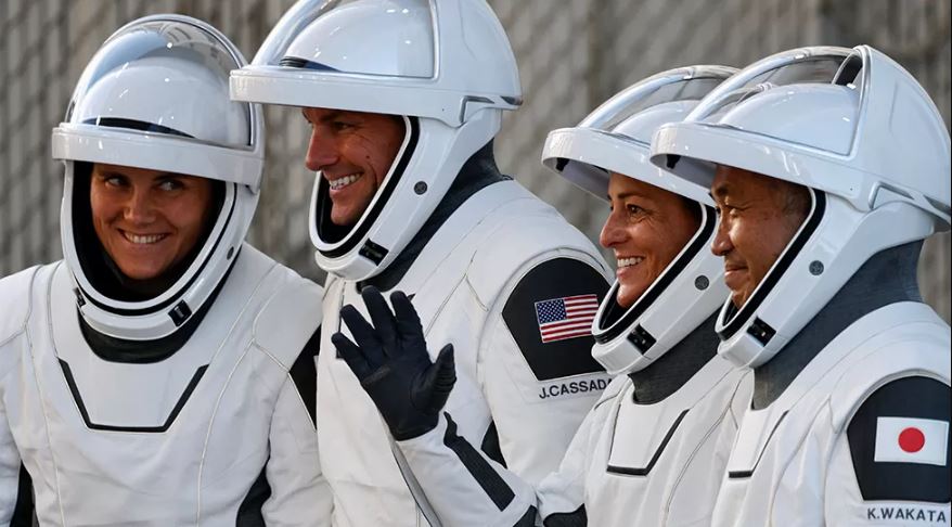 Anna Kikina, Josh Cassada, Nicole Mann dhe Koichi Wakata