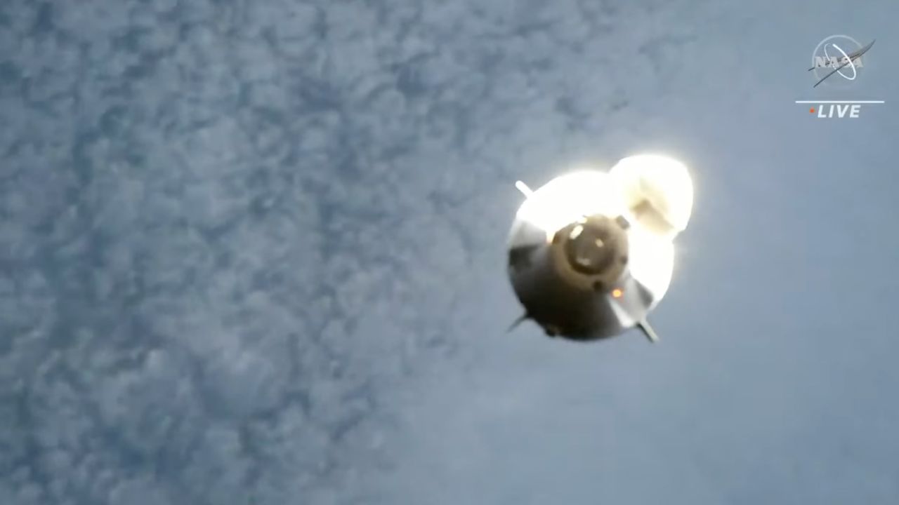 Kapsula e astronautëve të SpaceX ankorohet me sukses në stacionin hapësinor