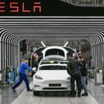 Tesla pritet të krijojë modele të reja ndërsa fitimet ulen