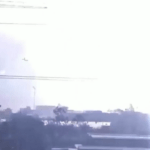 Tornadoja e vrullshme përplaset me linjën elektrike, pamjet e pazakonta (Video)