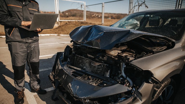 Autopilot i Tesla-s i lidhur me qindra aksidente dhe 14 vdekje – Raporti