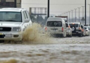 Arabia Saudite preket nga përmbytjet, mbyllen disa shkolla bllokohen disa rrugë
