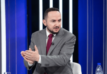 Salianji shpalos projektin për rrëzimin e qeverisë dhe bën thirrje për ndryshime në strukturën e PD