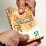 Nga Greqia në Irlandë, shqiptarët që punojnë jashtë fituan 663 mln euro në 2024