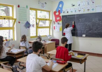 Pas administratës dhe mjekëve, propozohet rritje pagash 2.5% edhe për 36,3 mijë mësues dhe edukatorë
