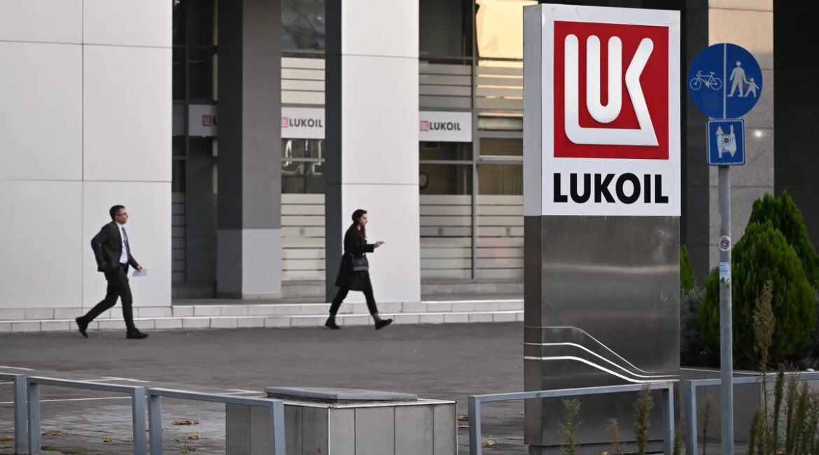 11 ditë nga hyrja në fuqi e sanksioneve, nxehet gara për asetet e Lukoil