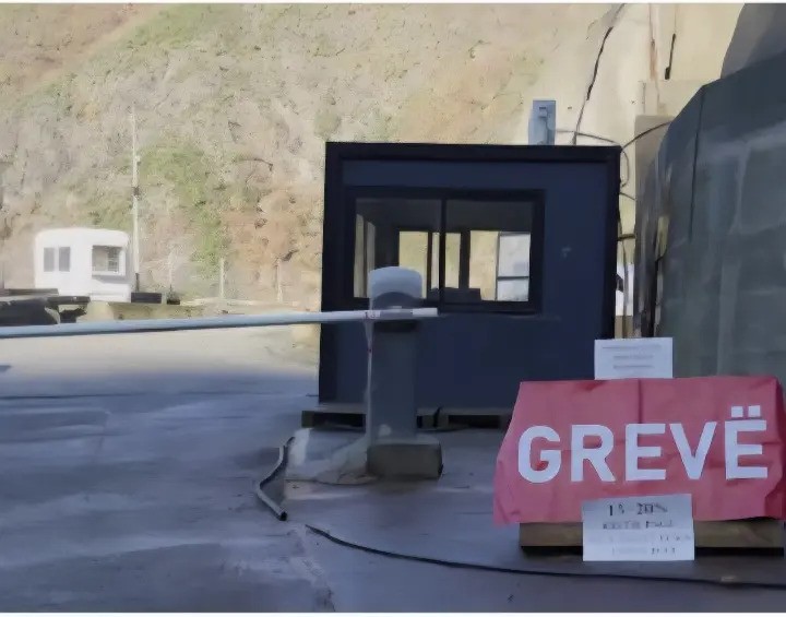 Mjerim nuk është të jesh i varfër. Mjerim është të kapardisesh në luks dhe t’i thuash vetes socialist