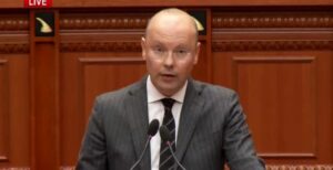 Kaso  Tenderat si pronë private  ministrat si vasalë të shtetit — ky është modeli i Ramës