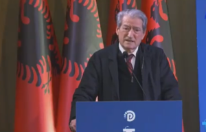 Berisha vijon  foltoren e dytë  në Mirditë  Kjo është foltorja e jetës sime  për demokracinë  familjen dhe Shqipërinë