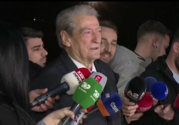 Berisha paralajmëron protesta dhe greva urie: Protesta e qëndrueshme rrëzon narkodiktaturën