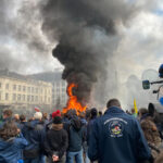 Gaz lotsjellës, fishekzjarre e patate godinës së KE-së, fermerët “luftë” me policinë në Bruksel (Video)