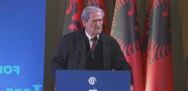 Berisha nga Mirdita  Rama armiku më i egër i veriut dhe Shqipërisë  motra e Tërmet Peçit mori 60 milionë euro tendera