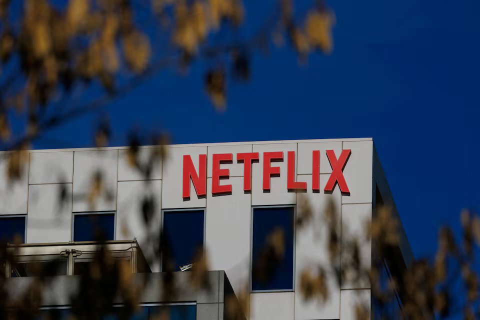 Marrëveshja e Netflix për blerjen e Warner Bros shqetëson sindikatat e Hollywood-it