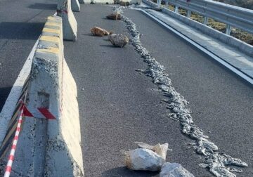 Shembet rruga Shëngjin-Rrjoll, pak ditë më parë u dëmtuan Qukës-Qafë Plloçë e Korçë Ersekë, të përuruar këtë vit