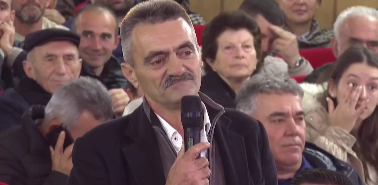  Doktor  mban shumë servilë rreth vetes  Noka është arrogant  s bën për atë punë    Qytetarët Berishës