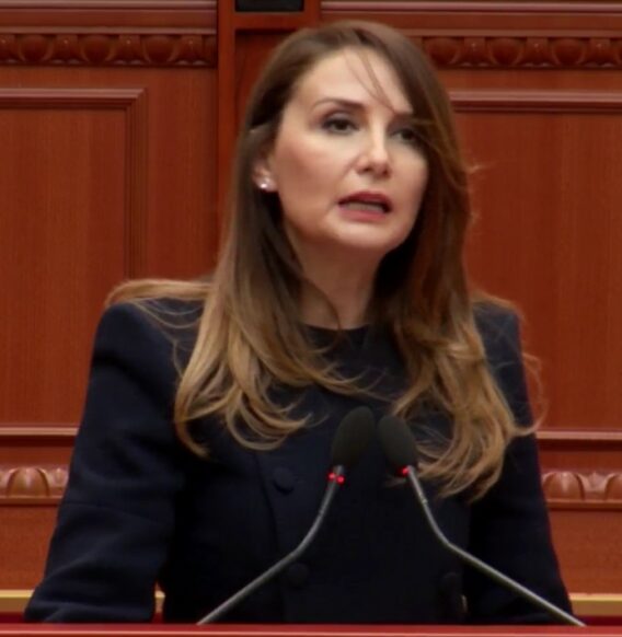 Banka e Zhvillimit/ Tabaku: Rrezikon të kthehet në një lavatriçe financiare