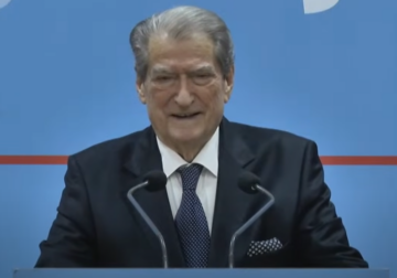 Berisha: Rama e mbron Ballukun vetëm në dukje, po të mos kishte dosjen e tij do ta “helmonte” në mesnatë