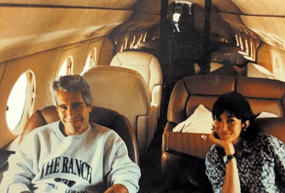 Gjiganti zviceran UBS menaxhoi financat e Ghislaine Maxwell për vite, edhe pas arrestimit të Epstein