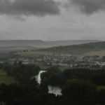 Stuhi e fortë në Francë/ Një shofer kamioni humb jetën, mbi 850,000 shtëpi pa energji elektrike