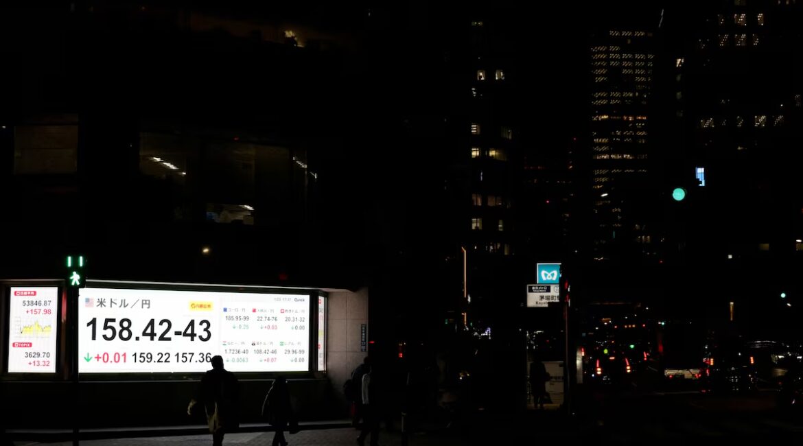 Jeni japonez dobësohet mes pasigurive për tarifat e Trump, dollari rimëkëmbet