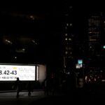 Jeni japonez dobësohet mes pasigurive për tarifat e Trump, dollari rimëkëmbet