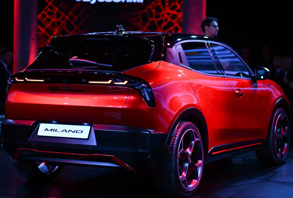 Stellantis pëson 22 miliardë euro humbje pas rishikimit të strategjisë për makinat elektrike