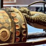 Franca i kthen ish-kolonisë në Afrikë artifaktin e vjedhur