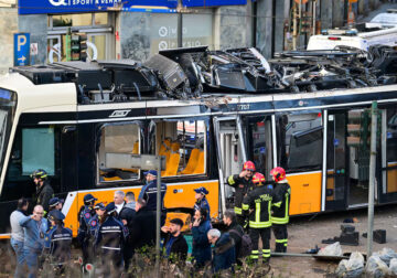Tramvaji del nga binarët në Milano, dy viktima e 40 të plagosur (Video)