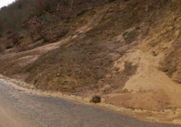 Rëshqitje dherash, bllokohet pjesërisht rruga Burrel-Rrëshen