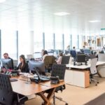 Teknologjia ul numrin e të punësuarve në zyra, turizmi dhe ndërtimi me rritje