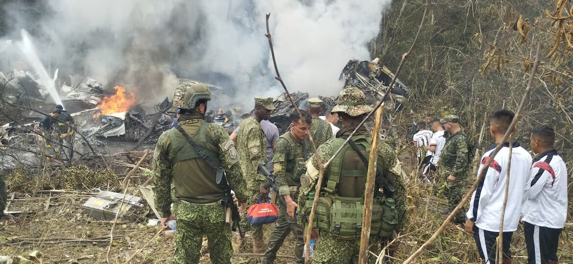 Rrëzohet një avion ushtarak në Kolumbi, 66 viktima dhe dhjetëra të plagosur