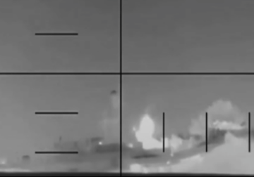 Momenti kur nëndetësja amerikane godet me silur dhe fundos luftanijen iraniane – Video