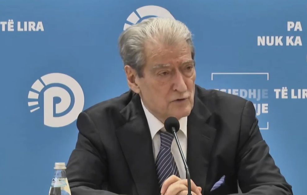 Berisha  Rama haptas hoqi çdo maskë  votoi në parlament mburojën e korrupsionit të tij  Ballukun