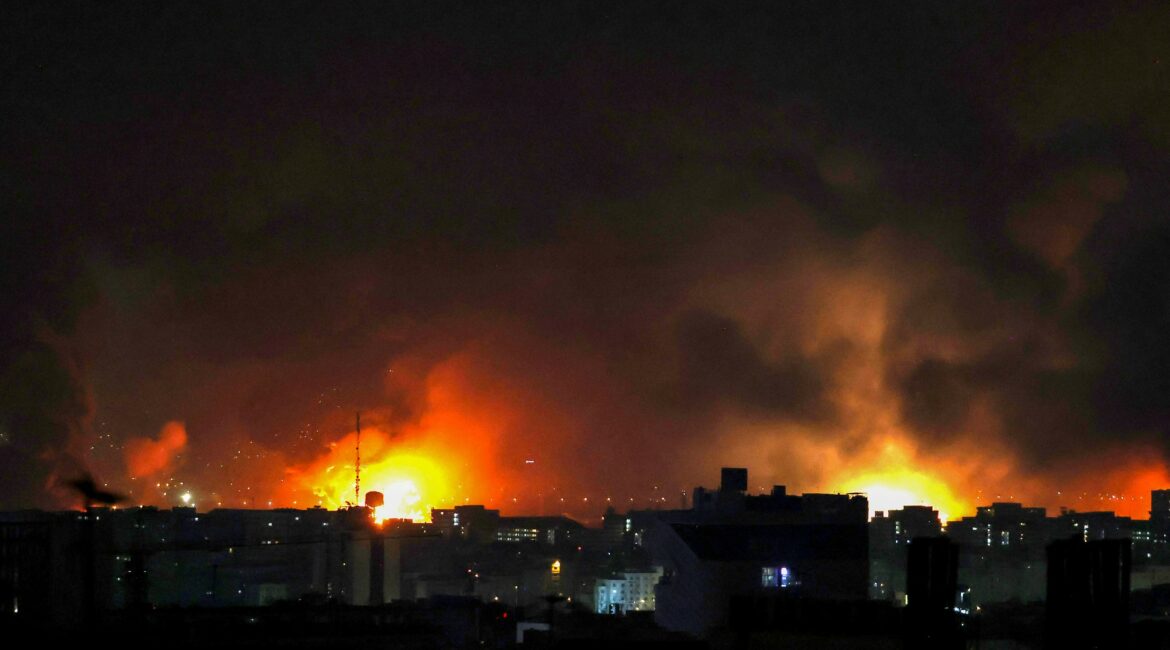 Irani lëshon raketa thërrmuese, dëme në Izraelin qendror