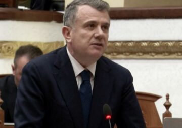 “S’kisha asnjë qëllim ta fyeja” – Balla i kërkon ndjesë Vokshit