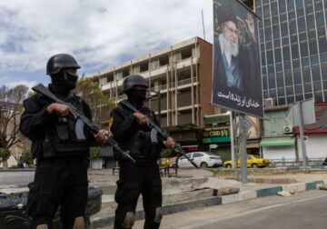 Izraeli po shkatërron policinë e Iranit për të hapur rrugën e një revolte popullore