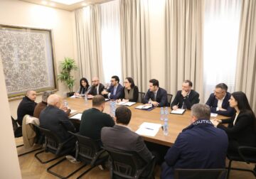 Qeveria takim me kompanitë e karburanteve, ngrihet task-forcë për monitorimin e tregut