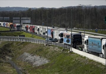 Rradhë kilometrike në kufirin mes Bosnjës dhe Kroacisë për shkak të protestës së kamionistëve
