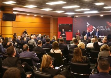 Samiti i Diasporës/ Ibrahimaj ftesë emigrantëve për investime, biznesi kërkon regjistër të qartë për “trurin” ekonomik