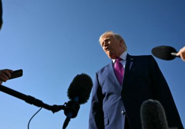 Trump falënderon Iranin për hapjen e Ngushticës së Hormuzit, por bllokada amerikane mbetet në fuqi