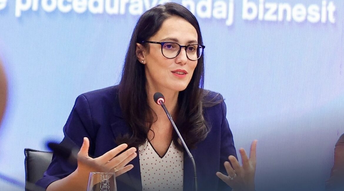 Delina Ibrahimaj u dha familjarëve 200 mijë euro – PD