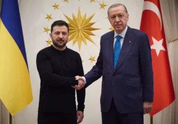 Erdogan pret Zelenskyn në Stamboll për të diskutuar mbi vendosjen e paqes