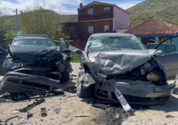 Aksident pranë Maliqit, përplasen dy automjete, dy të plagosur