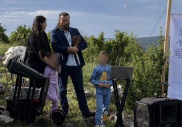 Vrasja e çiftit Mujeci në Lezhë, shpallen në kërkim tre autorë të dyshuar