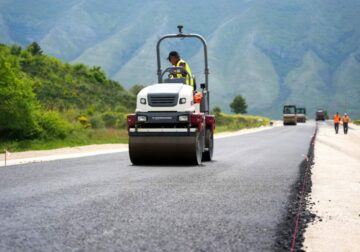 Investimet publike prekin fundin prej dosjeve korruptive, niveli më i ulët në 17 vite në janar-mars