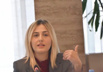 Ina Zhupa nga Saranda: Qeveria dështoi me “inceneratorët fantazmë”, turizmi rrezikohet nga plehrat