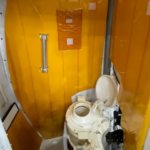 Astronautët e Artemis II raportojnë erë djegieje