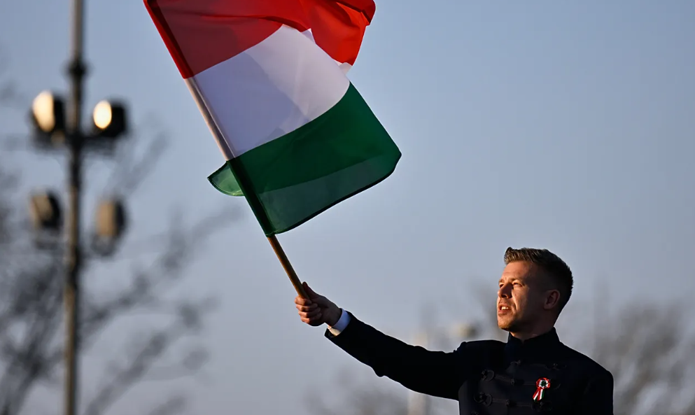 Nga njeriu i brendshëm te rivali kryesor – Kush është Péter Magyar, njeriu që mund të rrëzojë Viktor Orbánin