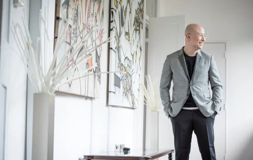 Historia e fotografit të famshëm nga Singapori që u pasurua duke blerë e shitur ora luksoze, a ishte një skemë Ponzi?