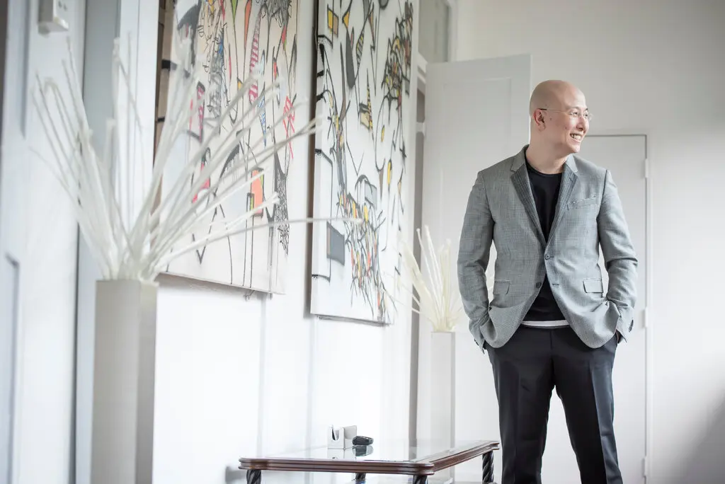 Historia e fotografit të famshëm nga Singapori që u pasurua duke blerë e shitur ora luksoze, a ishte një skemë Ponzi?